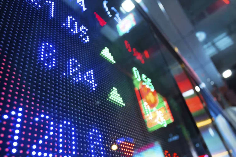 
	Bolsas de Valores: &agrave;s 8h18 (hor&aacute;rio de Bras&iacute;lia), o principal &iacute;ndice de a&ccedil;&otilde;es europeias FTSEurofirst 300 tinha alta de 0,73%, a 1.324 pontos
 (Thinkstock)