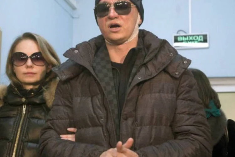 
	Sergei Filin e a esposa Maria: o diretor art&iacute;stico do bal&eacute; Bolshoi foi agredido com &aacute;cido em 17 de janeiro perto de sua resid&ecirc;ncia em Moscou
 (AFP)