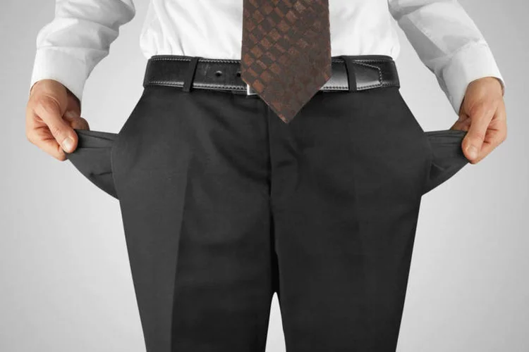 
	Bolso vazio: 61,2% dos entrevistados acreditam que a situa&ccedil;&atilde;o financeira pessoal piorou em compara&ccedil;&atilde;o com o ano passado
 (AlexKalina/Thinkstock)