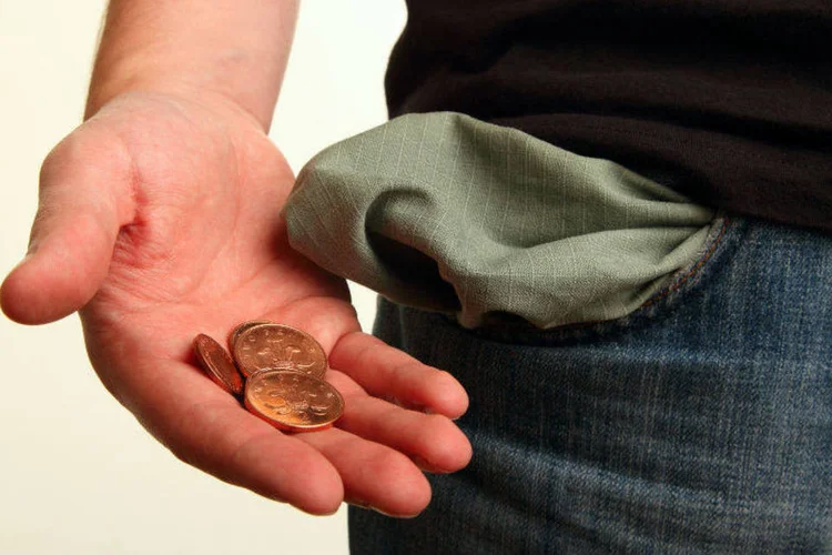 
	Pobreza: pessoas mais pobres tendem a possuir uma fra&ccedil;&atilde;o maior de sua riqueza alocada em ativos que n&atilde;o protegem contra a infla&ccedil;&atilde;o
 (Thinkstock)