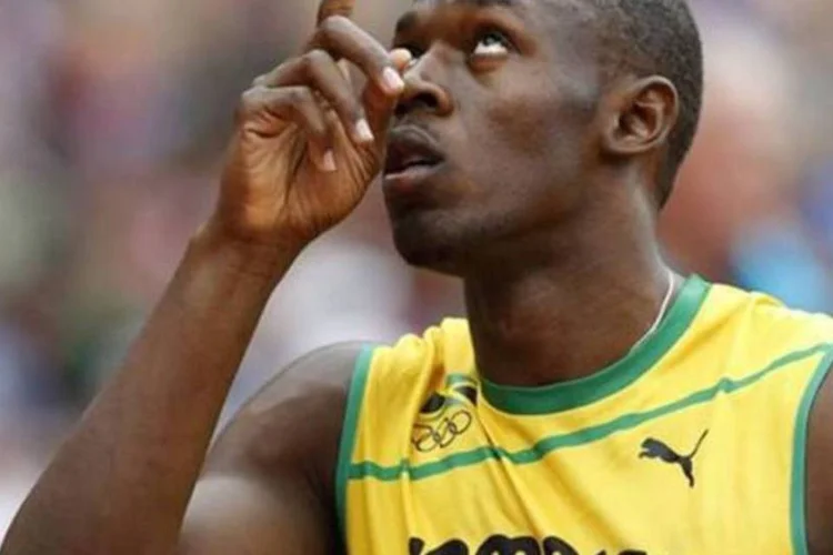 Usain Bolt olha para cima antes da eliminatória dos 200 metros dos Jogos Olímpicos de Londres (Phil Noble/Reuters)