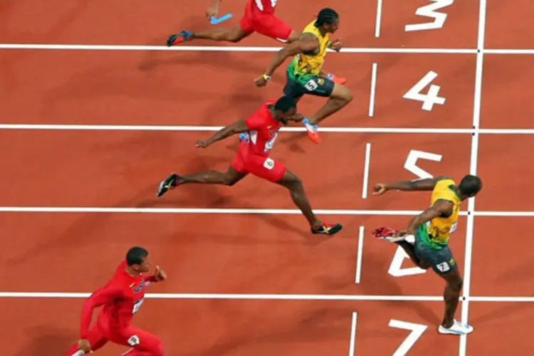 Usain Bolt cruza a linha de chegada e conquista o ouro na final dos 100 m, em Londres: prova gerou 2360 tweets por segundo (London 2012/Divulgação)