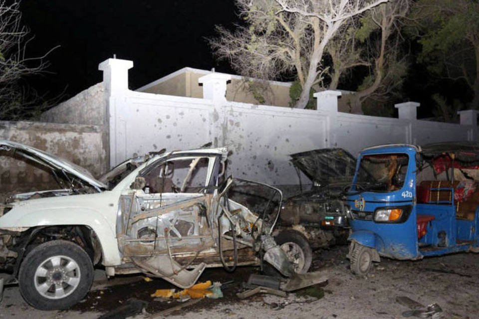 
	Carro-bomba: um terceiro membro do comando, suspeito de ter detonado o carro-bomba, foi capturado ferido
 (Feisal Omar/Reuters)