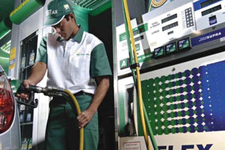 Bomba de abastecimento de etanol: preço do álcool está mais atraente (.)