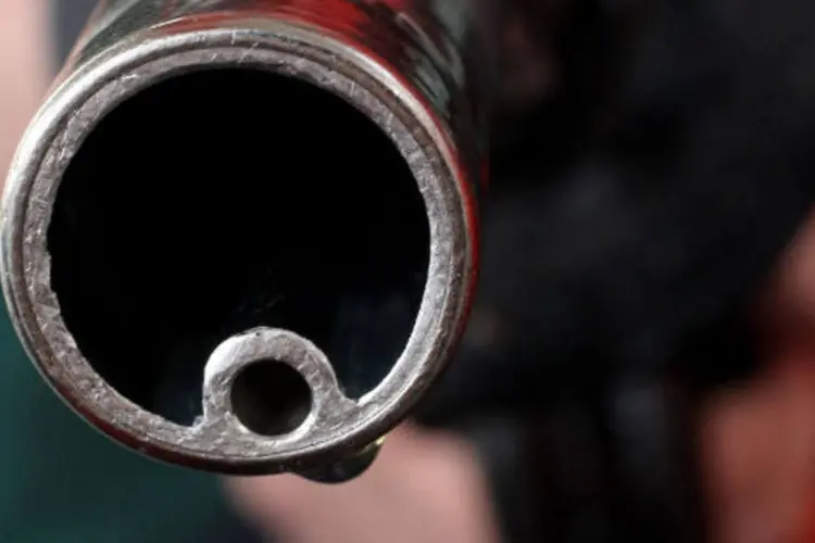 Bomba de gasolina: preços altos podem atrapalhar a recuperação mundial (Getty Images)
