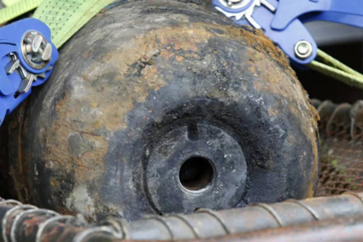 
	Bomba desativada: os aliados bombardearam Col&ocirc;nia 262 vezes durante a Segunda Guerra; bombas n&atilde;o detonadas ainda s&atilde;o regularmente encontradas na Alemanha
 (REUTERS/Tobias Schwarz)