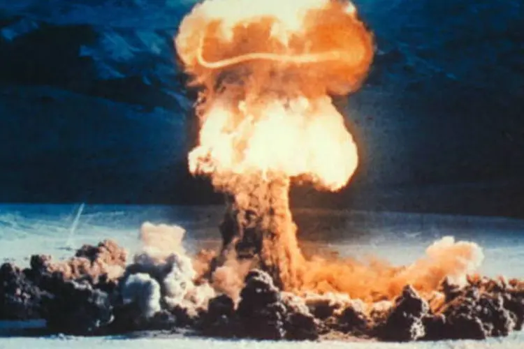 
	Armas nucleares: em julho de 1945, os americanos testam sua primeira bomba at&ocirc;mica no deserto do Novo M&eacute;xico
 (DOE/Time Life Pictures/Getty Images)