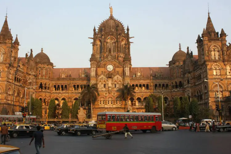 
	Mumbai, um dos centros financeiros da &Iacute;ndia: pelo menos 33 pessoas morreram ap&oacute;s consumir &aacute;lcool adulterado no sub&uacute;rbio da cidade
 (Arian Zwegers/Flickr/Creative Commons)