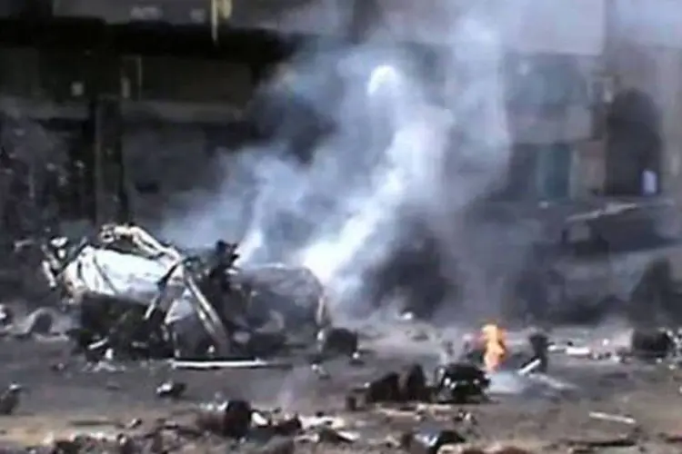 O grupo opositor denunciou ainda que as tropas abriram fogo contra os civis na cidade (Youtube/AFP)