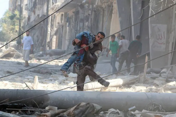 
	Bombardeio na S&iacute;ria
 (Abdalrhman Ismail / Reuters)