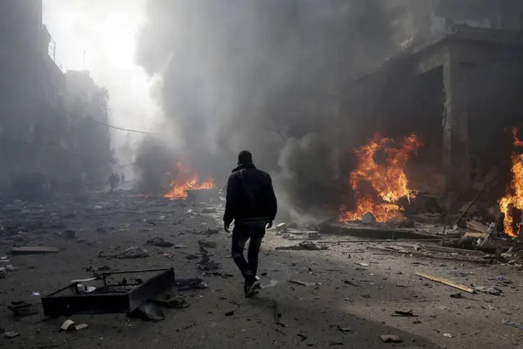 
	Bombardeio na S&iacute;ria: ataques tamb&eacute;m deixaram 485 v&iacute;timas civis, incluindo 117 menores de idade
 (Bassam Khabieh / Reuters)