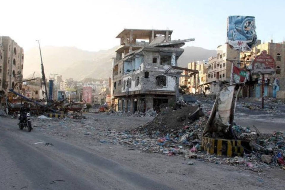 
	I&ecirc;men: pelo menos cinco civis morreram e seis ficaram feridos em Baqam
 (Anees Mahyoub / Reuters)