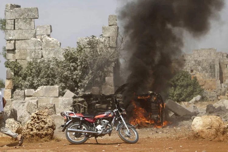 
	S&iacute;ria: &quot;O helic&oacute;ptero n&atilde;o foi alvo de tiros&quot;, afirmou o minist&eacute;rio da Defesa
 (REUTERS/Khalil Ashawi)