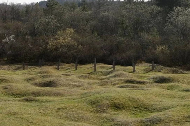 Crateras de bombardeio: batalha de Verdun, com 10 meses de duração, está entre os encontros mais sangrentos da Primeira Guerra Mundial (Charles Platiau/Reuters)