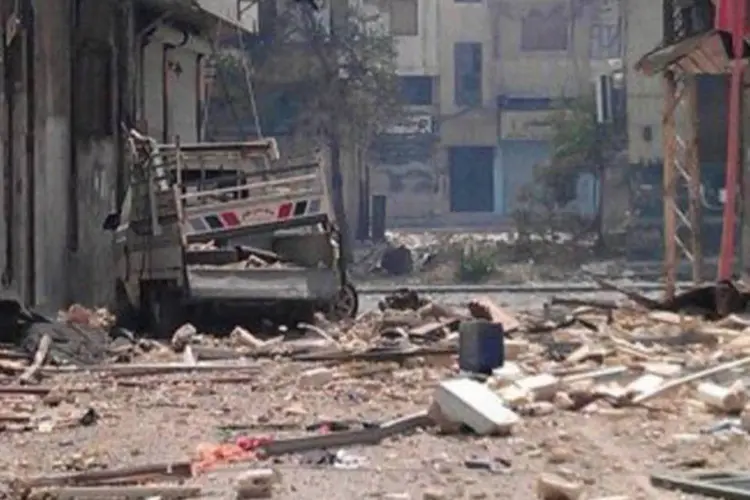 Bairro de Homs destruído após bombardeios do regime sírio: De acordo com os Comitês de Coordenação Local (CCL), 43 pessoas morreram (©AFP)