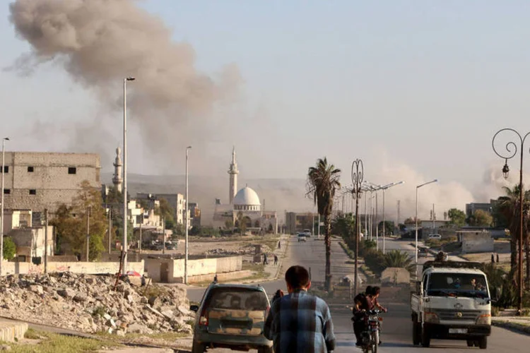 
	Bombardeio: de acordo com funcion&aacute;rio do Pent&aacute;gono, o objetivo das opera&ccedil;&otilde;es russas e americanas n&atilde;o &eacute; o mesmo
 (Abdalrhman Ismail / Reuters)