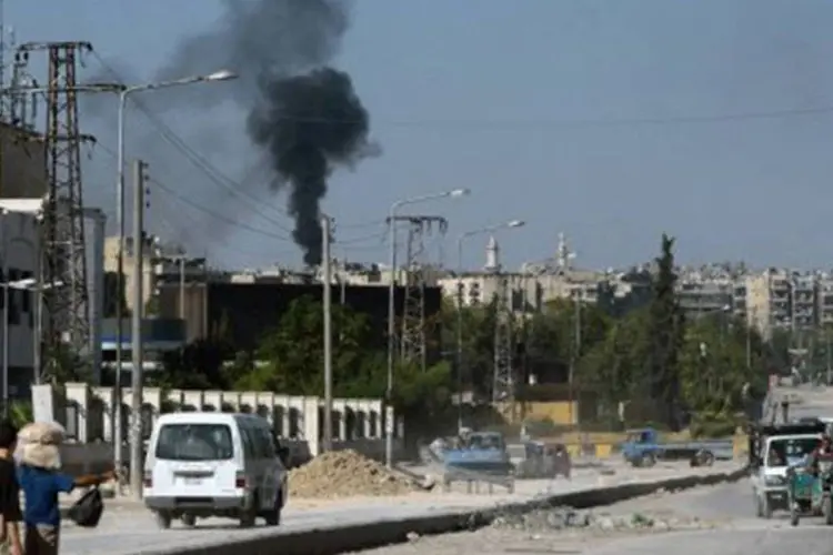 
	Bombardeios do regime s&iacute;rio tamb&eacute;m afetam a cidade de Alepo: o governo de Petra tamb&eacute;m n&atilde;o precisou se nas manobras desta quinta, participaram tropas ocidentais
 (Tauseef Mustafa/AFP)