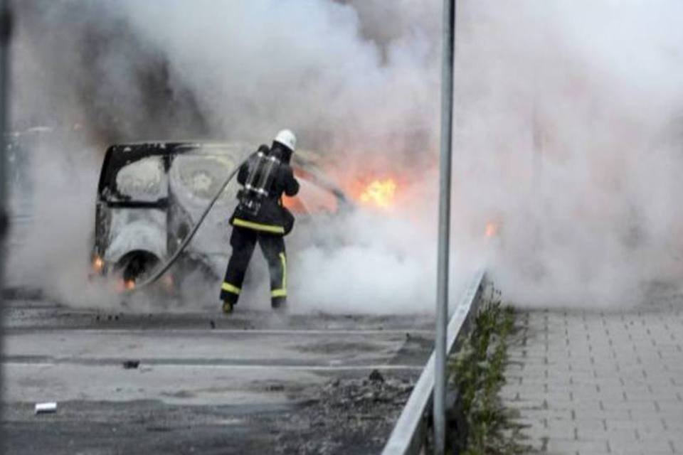 Incidentes isolados acontecem na 7ª noite de distúrbios