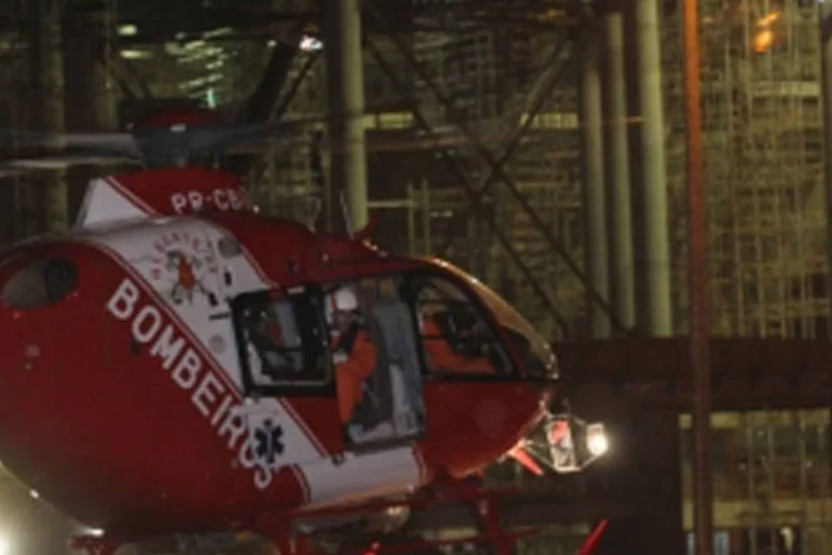 Bombeiros atuam em acidente nas obras do Estádio Nacional de Brasília: equipe de peritos investiga o local (ABr)
