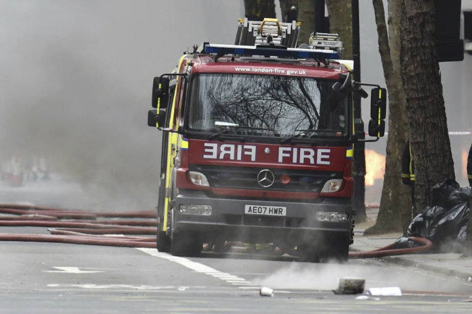 Incêndio subterrâneo provoca caos em Londres