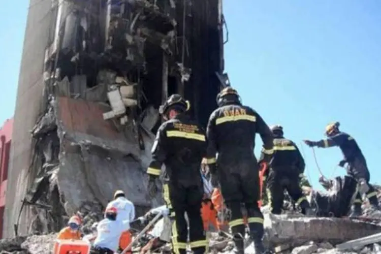 Bombeiros buscam vítimas em local atingido por terremoto na Nova Zelândia (Usar/AFP)