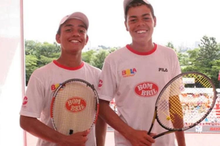 
	Projeto Bola Dentro: alguns alunos j&aacute; disputaram competi&ccedil;&otilde;es profissionais no Brasil e fizeram est&aacute;gio como ju&iacute;zes e pegadores de bola em torneios importantes
 (Divulgação)