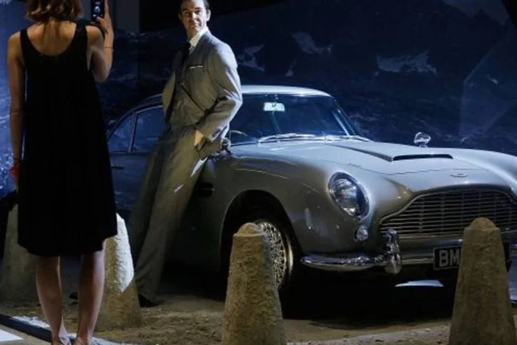 Recriação de cera do ator Sean Connery, conhecido por ser o primeiro a interpretar Bond no cinema (Matthew Lloyd/Getty Images)