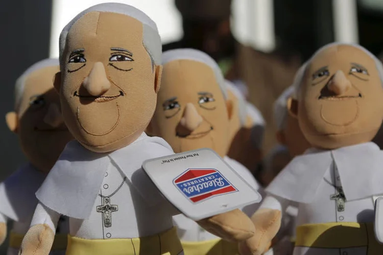 
	Bonecos do papa Francisco, em Washington: ao ser recebido momentos antes na Casa Branca pelo presidente Barack Obama, o papa falou de entrada sobre o tema da imigra&ccedil;&atilde;o
 (Reuters / Brian Snyder)