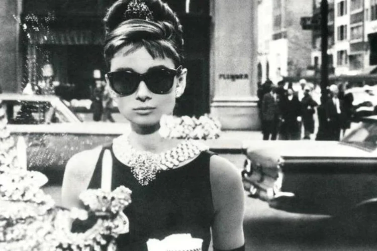 bonequinha-de-luxo (Divulgação/Facebook/Breakfast at Tiffanys/Divulgação)