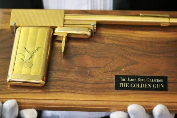 Pistola de ouro dos filmes de 007 (Bethany Clarke/Getty Images)