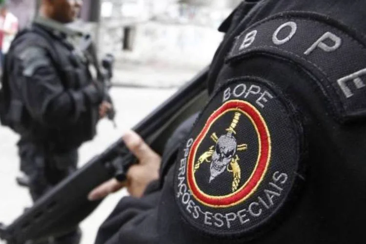 
	Bope:&nbsp;o equipamento do Bope para trabalhar na Copa das Confedera&ccedil;&otilde;es inclui ainda armamento convencional, como rifles com mira telesc&oacute;pica e pistolas.
 (Governo do Estado do Rio de Janeiro/Marino Azevedo/Divulgação)