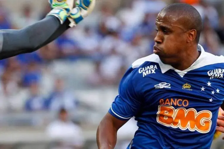 
	Jogador do Cruzeiro em partida: &nbsp;presidente do time &eacute; mais um dos cartolas que devem entrar para a pol&iacute;tica
 (Washington Alves/VIPCOMM)