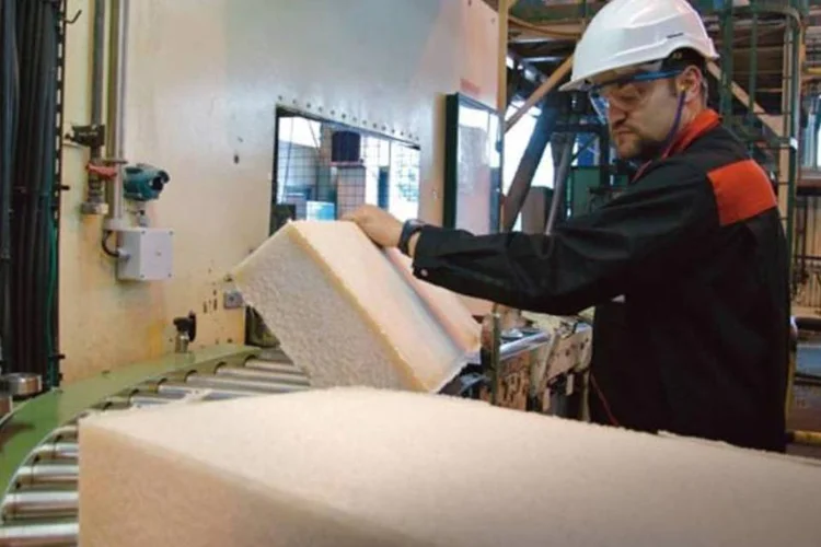 
	Lanxess: a fus&atilde;o, financiada em dinheiro e por endividamento, se tornar&aacute; efetiva em 2017
 (Divulgação/Divulgação)
