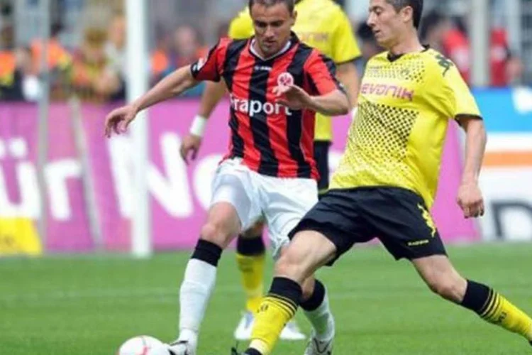 Partida entre Borussia Dortmund e Eintracht Frankfurt no Campeonato Alemão (Patrik Stollarz/AFP)