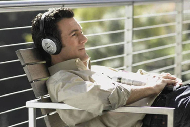 
	Homem ouvindo m&uacute;sica: servi&ccedil;o&nbsp;foca em neg&oacute;cios cognitivos e n&atilde;o em entretenimento
 (Bose Corporation)
