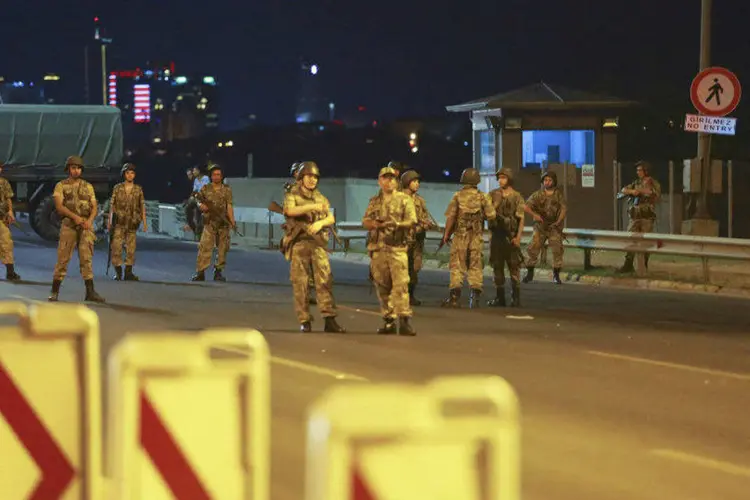 
	Istambul: bolsa local fechou em queda de 7% ap&oacute;s tentativa de golpe militar
 (Stringer/Reuters)