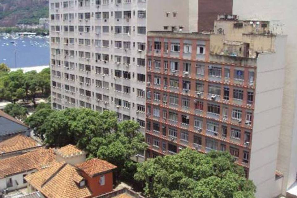 
	Pr&eacute;dios no Rio: os pre&ccedil;os das casas subiram 181 por cento em S&atilde;o Paulo desde janeiro de 2008 e 225 por cento no Rio, segundo o &iacute;ndice Fipe Zap
 (Eduardo Pazos/Wikimedia Commons)