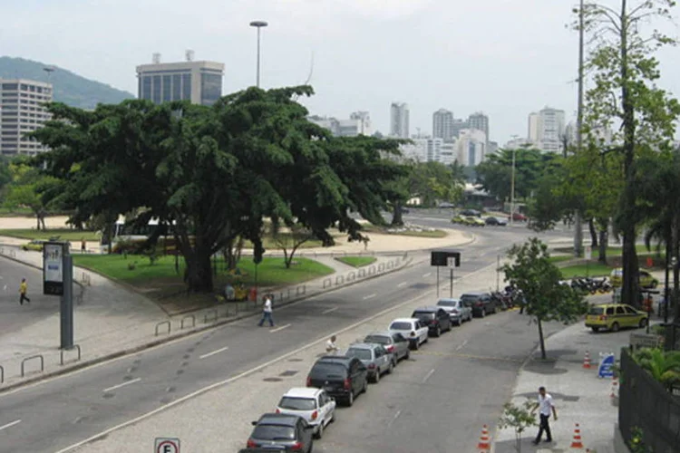 Botafogo: O Botafogo Praia Shopping funciona diariamente até as 22h, mas fechou as portas por volta das 20h desta segunda-feira (Wikimedia Commons/Junius/Wikimedia Commons)