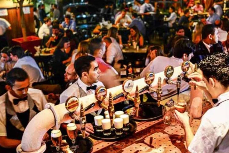 Boteco São Bento, em São Paulo: a variedade de chopes cresce para estimular o consumo  (Alexandre Battibugli/EXAME.com)