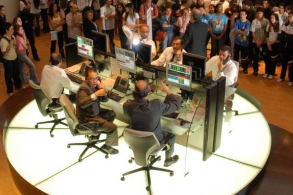 Bovespa segue exterior e abre em queda