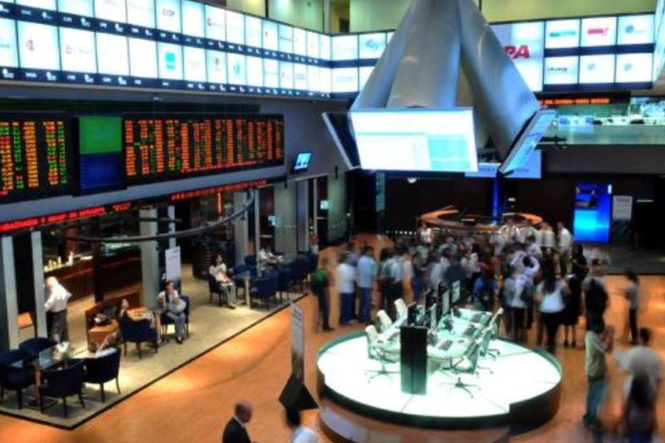 Bovespa tenta 4ª alta semanal, mas depende dos EUA