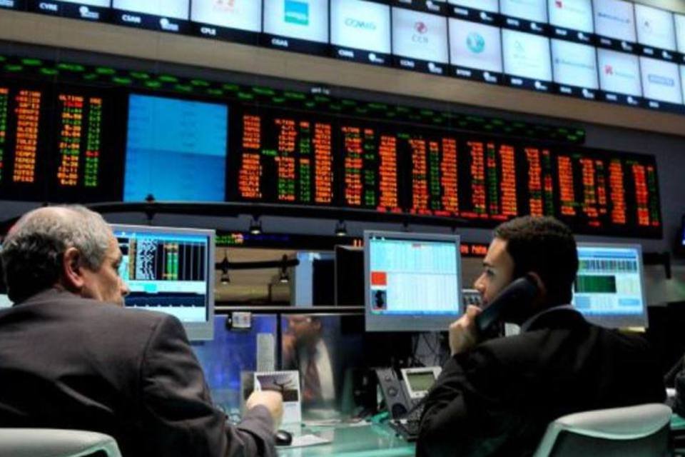 Ibovespa opera no vermelho; Banco do Brasil sobe forte após recorde