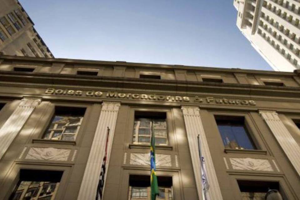 Ações de bancos avançam na Bovespa após alta da Selic