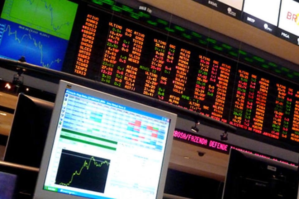 Ibovespa cai 10% no 1o semestre; mercado monitora juros