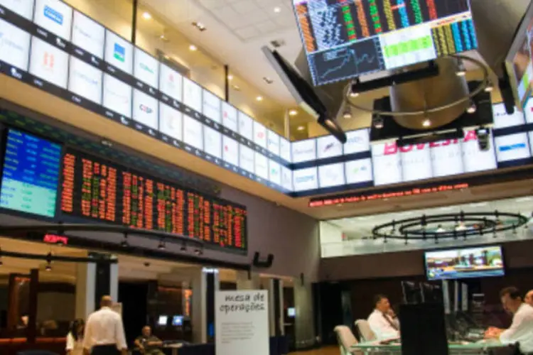 
	A Bovespa acompanhava os ganhos dos mercados norte-americanos, com o Dow Jones registrando alta de 0,5% &agrave;s15h52
 (Getty Images)