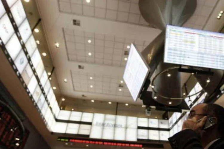 
	&quot;O mercado ainda opera na esteira das declara&ccedil;&otilde;es mais duras de Tombini, na quinta-feira. Mas ningu&eacute;m puxa muito as taxas devido &agrave; expectativa em rela&ccedil;&atilde;o aos sinais que o pr&oacute;prio Tombini pode trazer amanh&atilde;&quot;, afirmou operador
 (REUTERS/Nacho Doce)