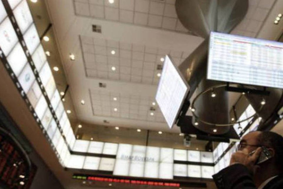 Taxas de juros se descolam do dólar e ficam de lado