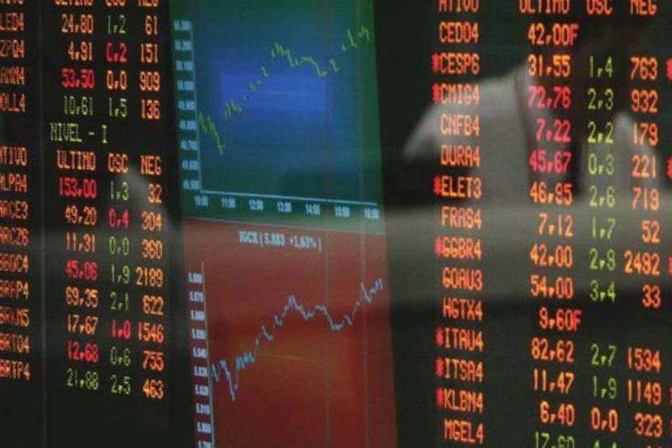 Bovespa volta aos 57 mil pontos estimulada por exercício