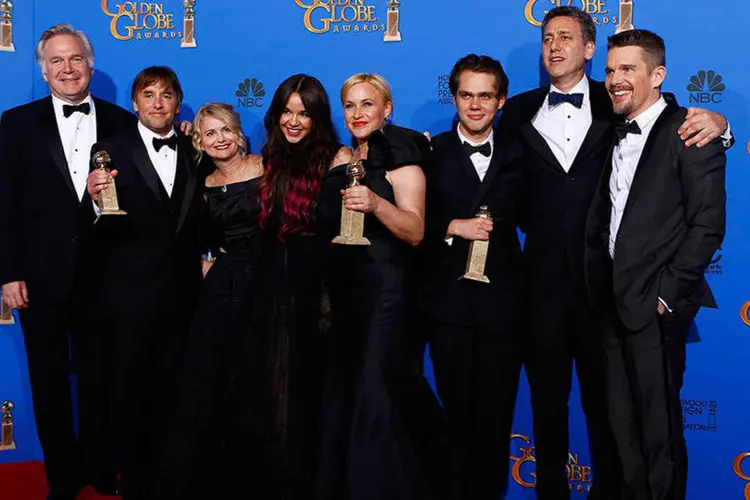 (Da esq. para dir.) Produtor Jonathan Sehring, diretor Richard Linklater, produtora Cathleen Sutherland, atores Lorelei Linklater, Patricia Arquette e Ellar Coltrane, produtor John Sloss e ator Ethan Hawke, de Boyhood (REUTERS/Mike Blake)