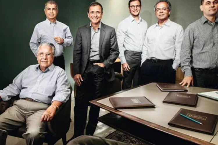 Julio Bozano (sentado) com seus sócios: aposta em especialização para investir (Germano Lüders/EXAME.com)